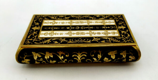 Snuff Box Hand-Engraved Black and White Enamel Guilloche Salimbeni - Image 2