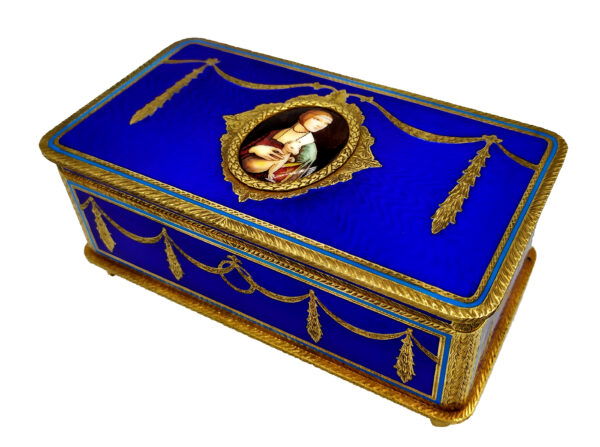 Musical Box Salimbeni table box with mechanical musical movement with 3 different motifs