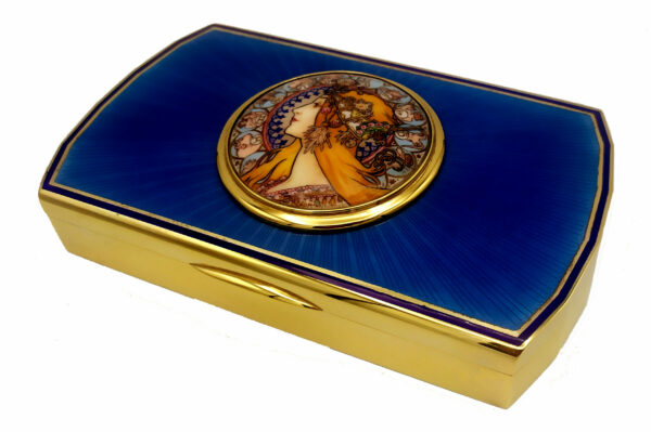 Salimbeni Renaissance style table box with fine rectangular miniature 13 scaled