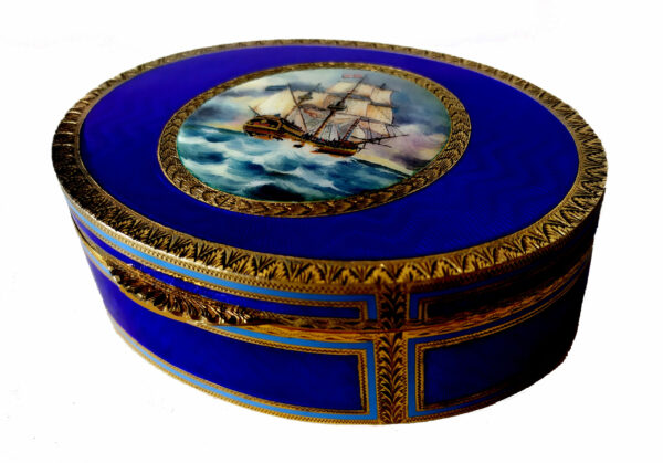 Table Box Oval in 925/1000 sterling silver gold plated with translucent fire enamels on guillochè with fine hand-engraving of the edges and with beautiful miniature sailboat enameled and hand-painted by painter Renato Dainelli